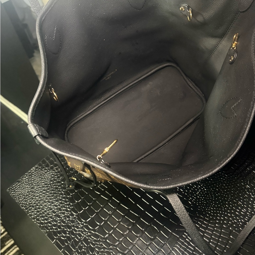 Reversible Louis Vuitton Monogram Tote & toiletry bag insert in Brown and Tan - Picture 4 of 10